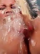 Teen cytheria takes deep fuck and squirts cum juice