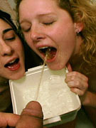 2 chicks fuck and piss in garden