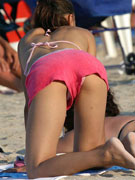 Hairless peeing slit and firm butt shot from below